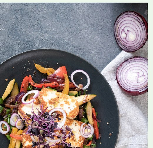 Halloumi mit buntem Paprika-Thymian-Gemüse